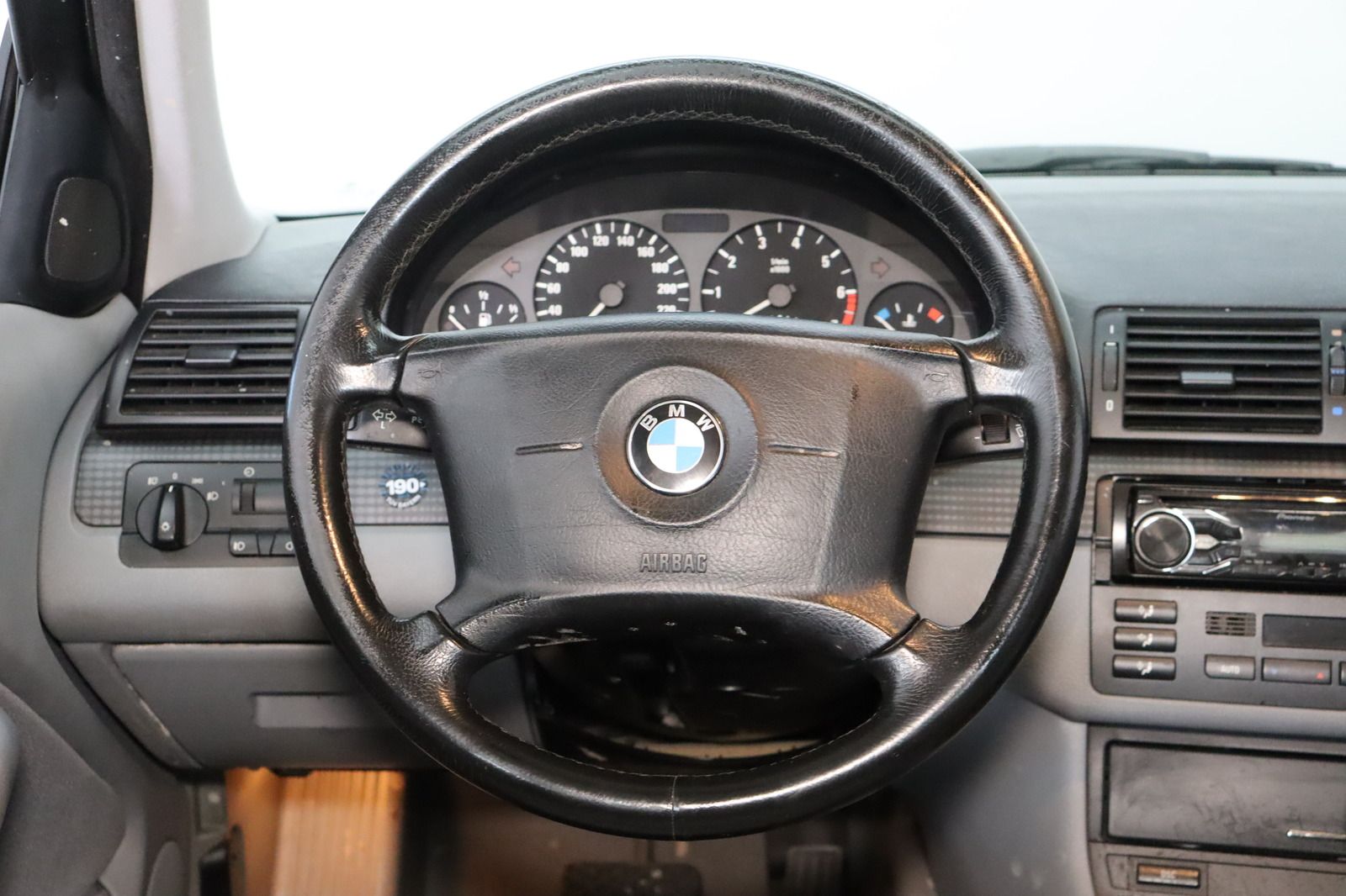 Fahrzeugabbildung BMW 320 i * Xenon * PDC * Klimaautom. *