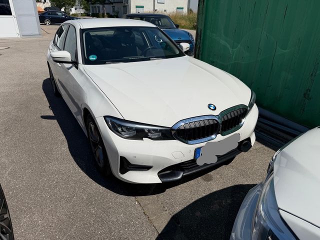 BMW 318 i Sport Line Live Cockpit Parkassist Plus