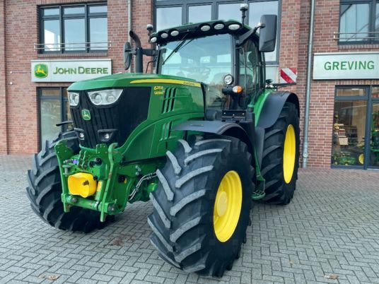 John Deere 6215R