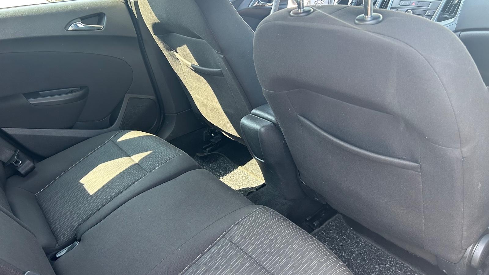 Opel Astra 2012 — photo 8