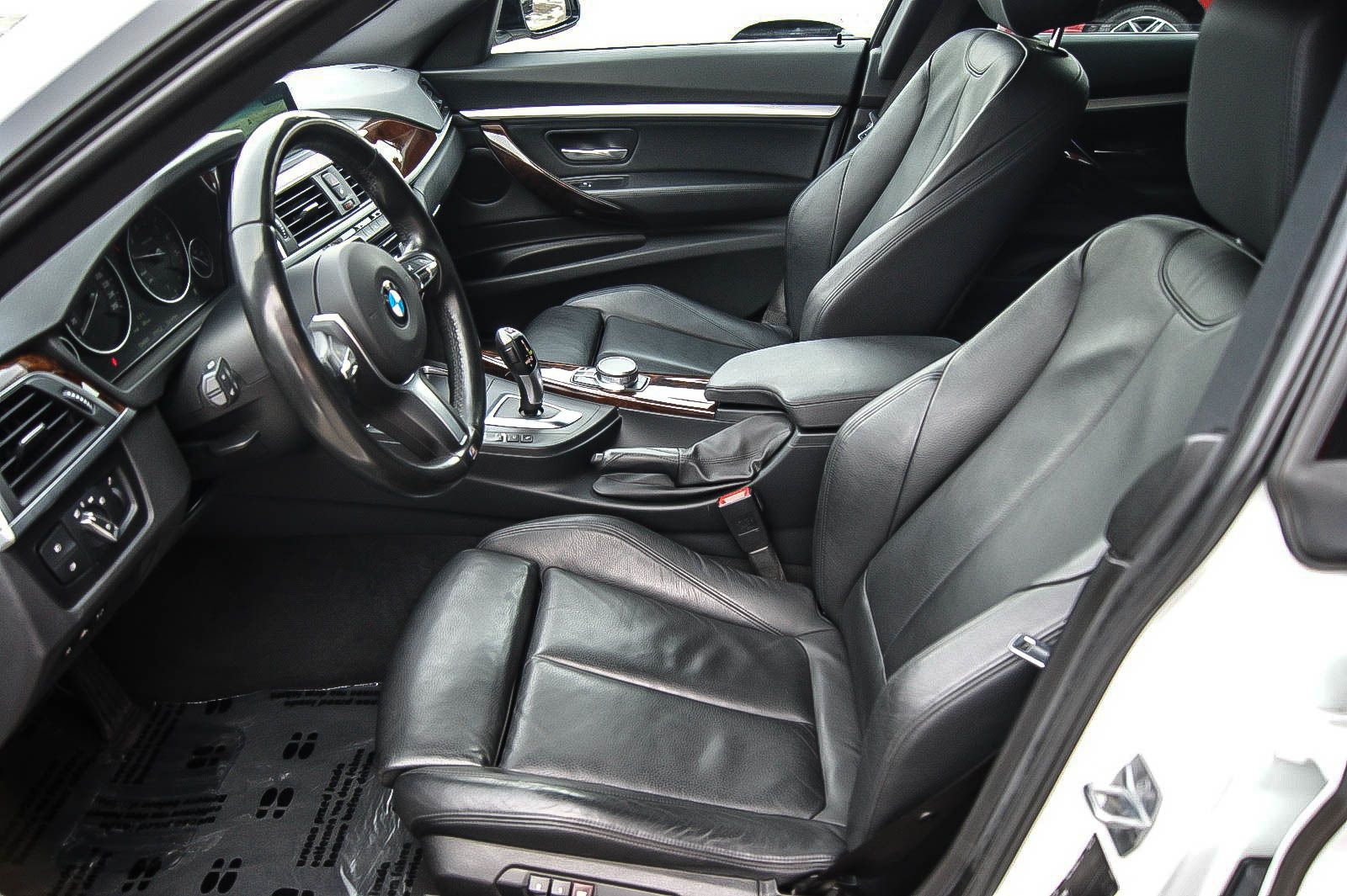 Fahrzeugabbildung BMW 320 Gran Turismo M-SPORT 360° LEDER HEADUP ANHZV