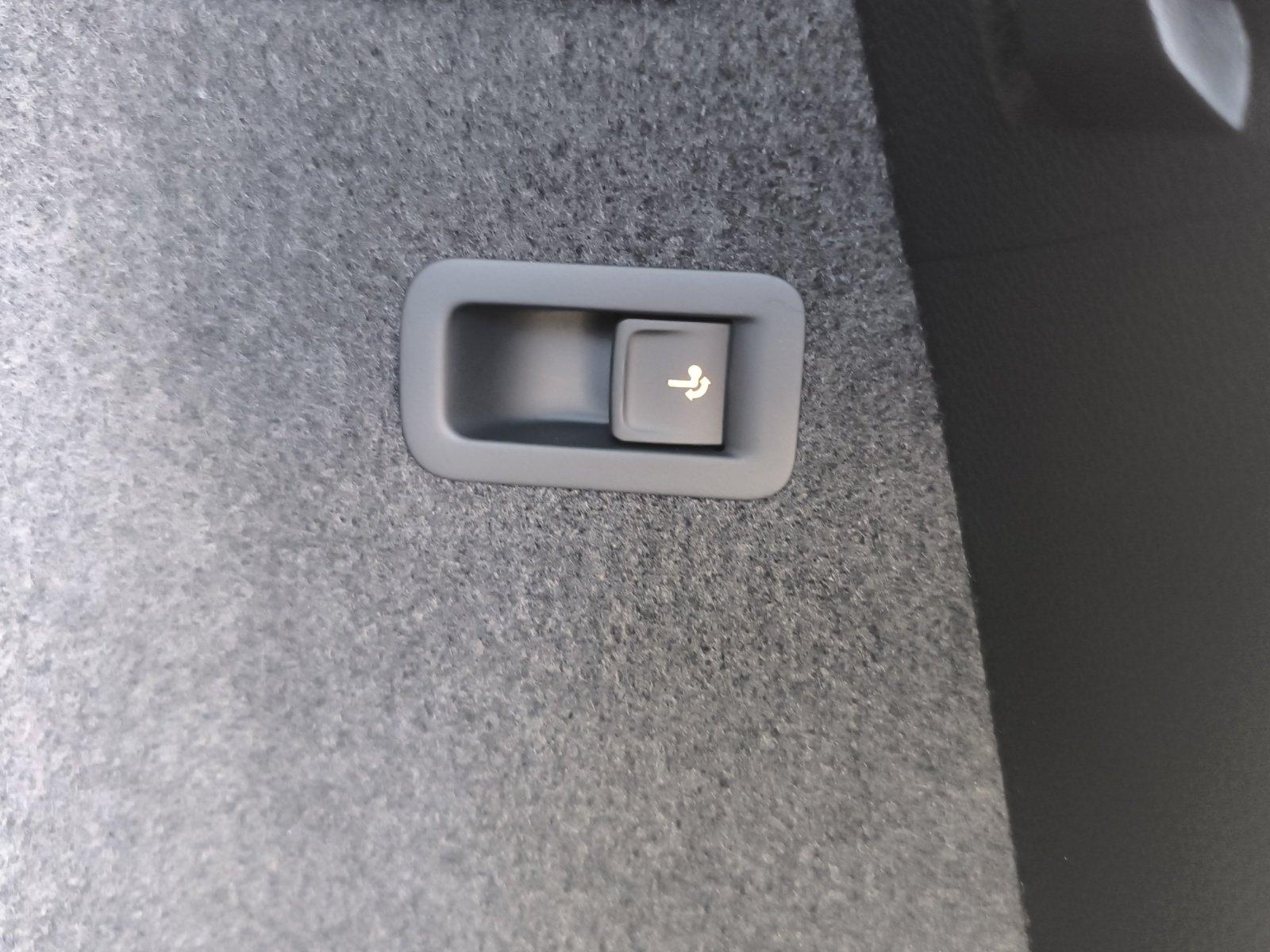 Skoda Karoq 2.0 TDI DSG Selection AHK NAV RFK ACC PDC