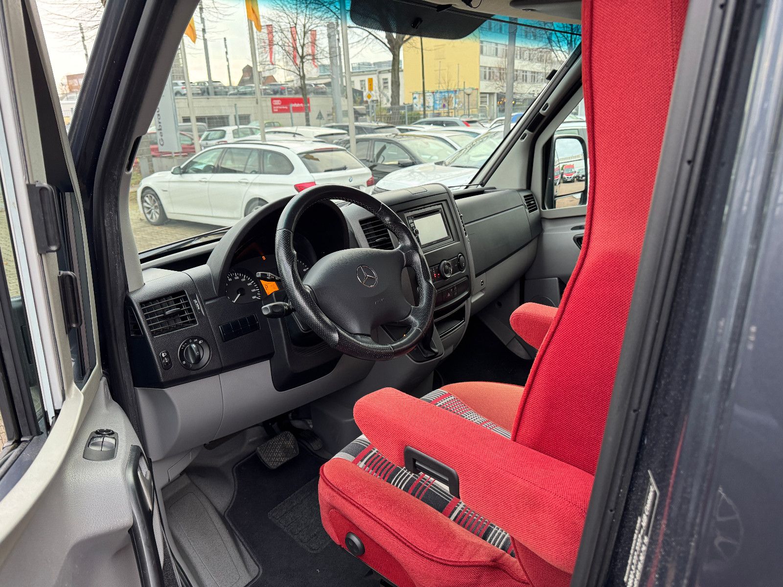 Fahrzeugabbildung La Strada REGENT S MERCEDES SPRINTER 7G-TRONIC SOLAR 1HAND