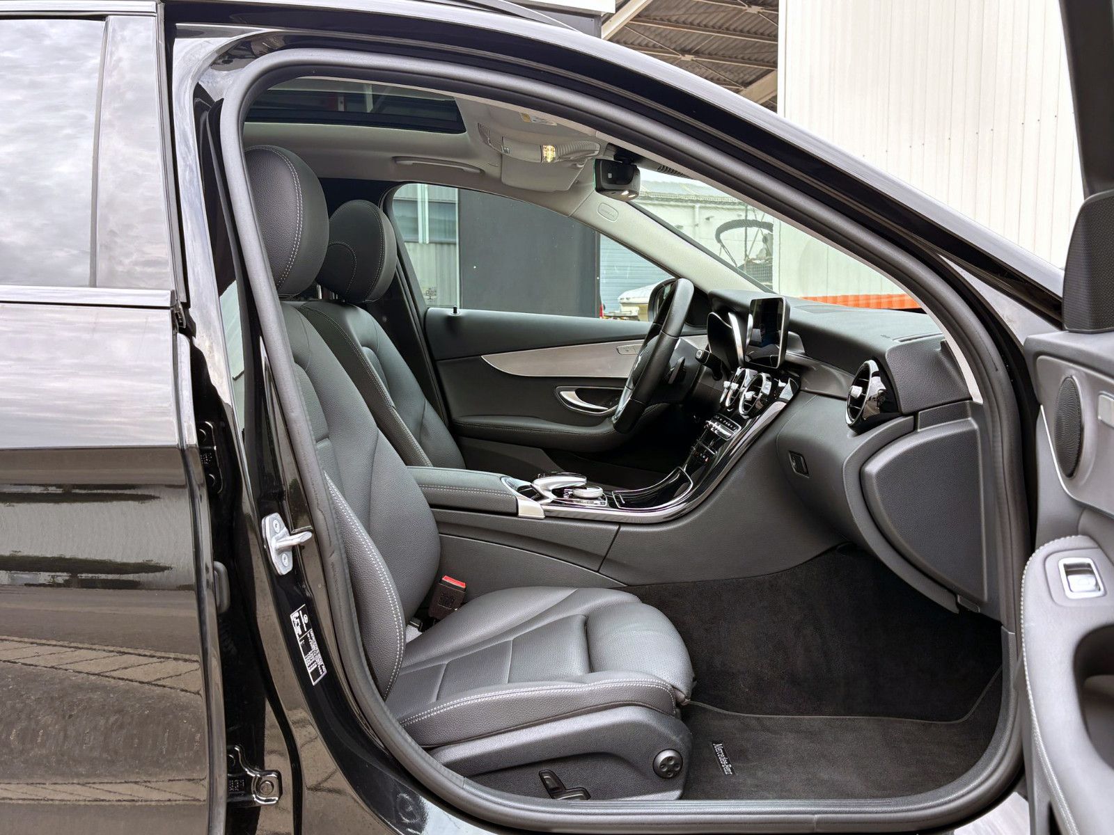 Fahrzeugabbildung Mercedes-Benz C220d T-Modell Avantgarde ACC 360° AHK PANO NAV