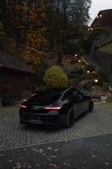 Mercedes-Benz 350 - schwarze Mercedes-Benz 350