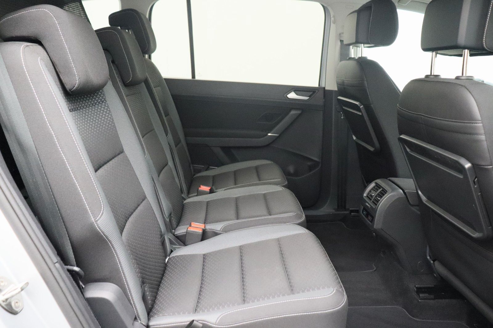 Fahrzeugabbildung Volkswagen Touran Active DSG AHK LED ACC Kamera