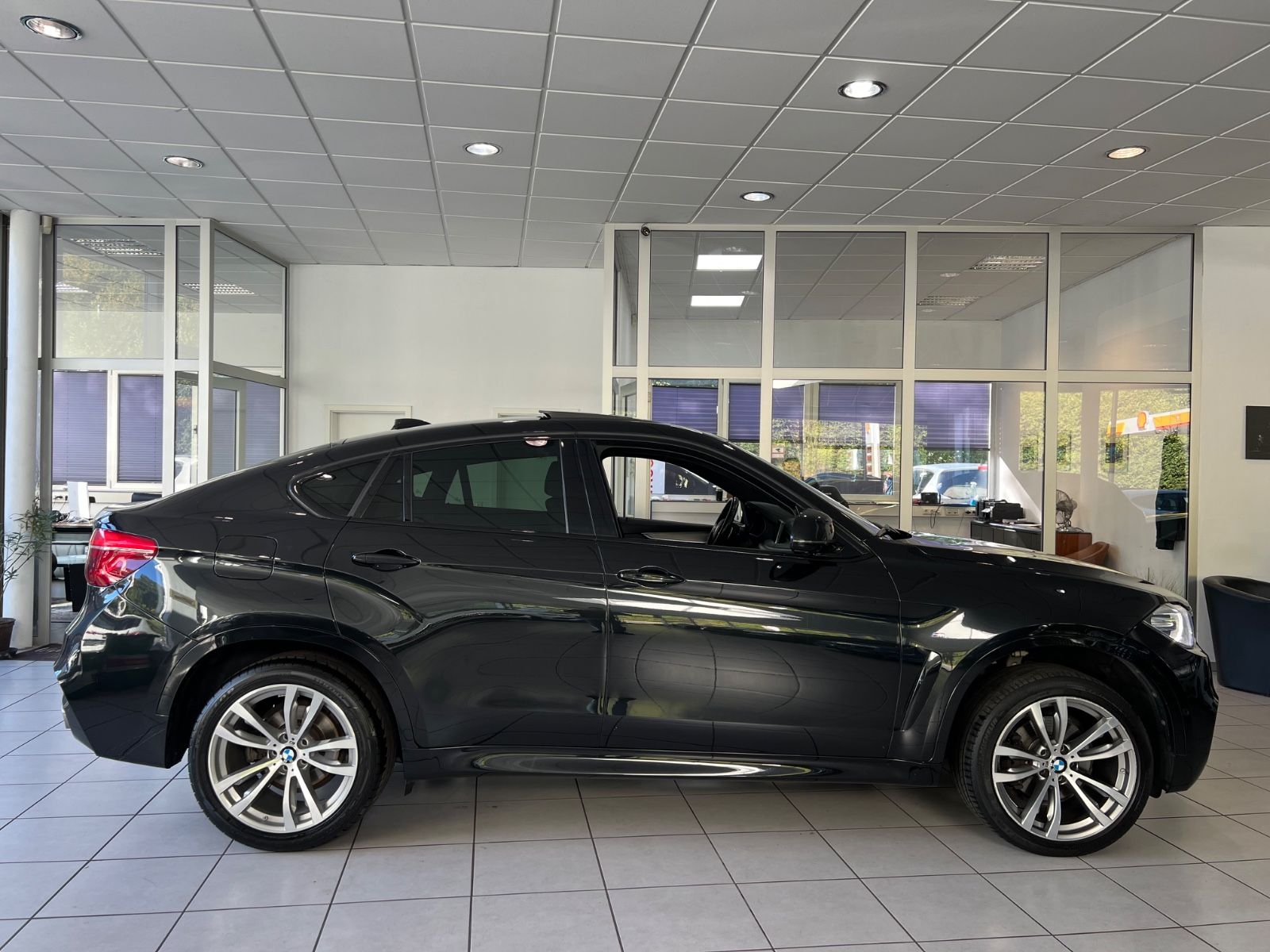 Fahrzeugabbildung BMW X6 xDrive 30 d M Sport Paket *4xSitzh*Head-Up*