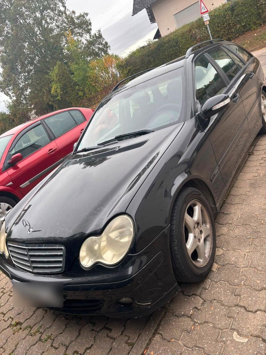 Mercedes-Benz C220 2005 — rear view