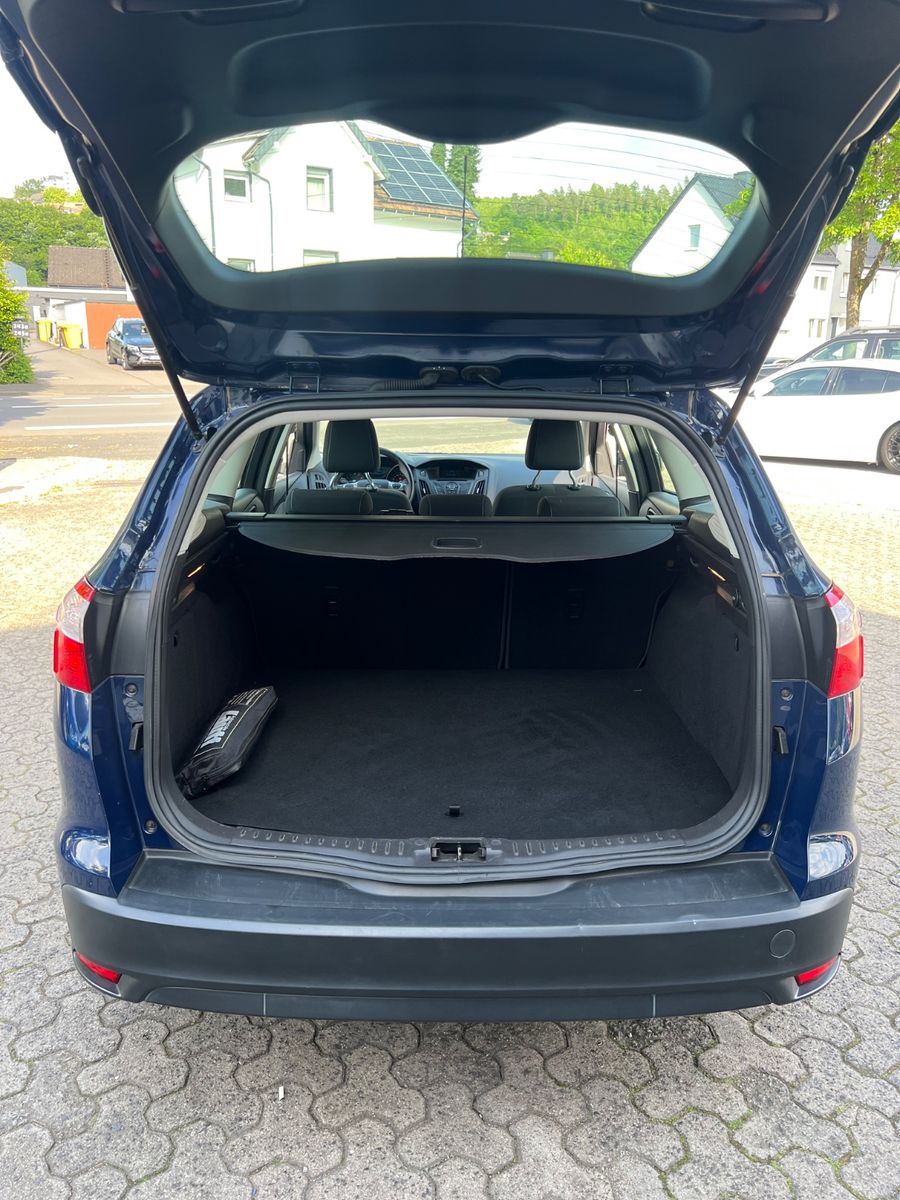 Fahrzeugabbildung Ford Focus Turnier 1.6 Ambiente