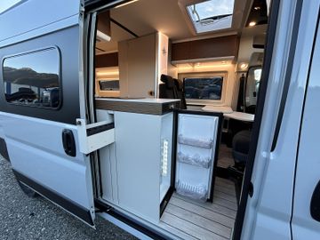 Westfalia Columbus 600 E 140 PS Automatik Skyview SOLAR
