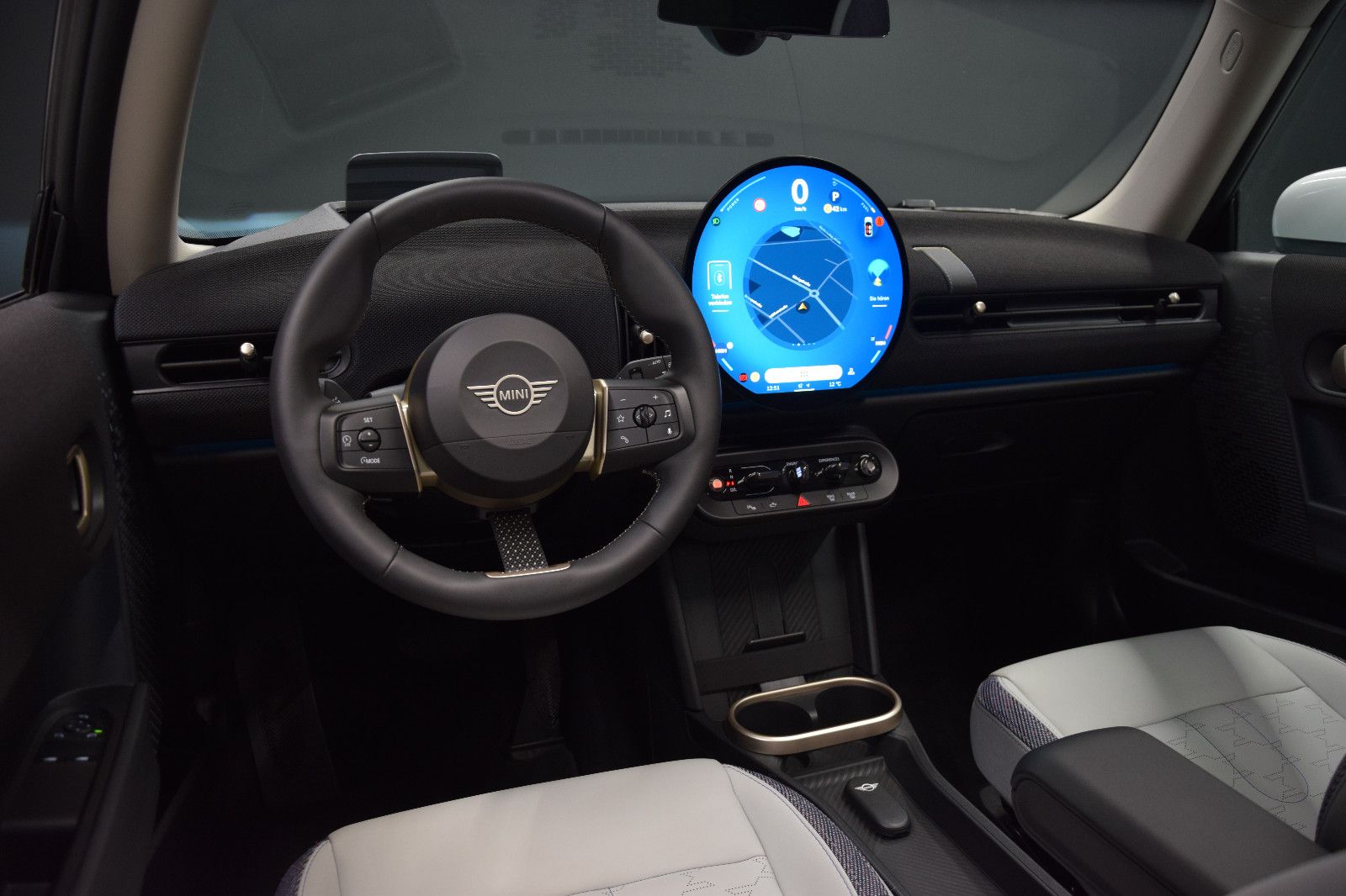 Fahrzeugabbildung MINI Cooper C Classic Trim Paket-M Pano HuD Kamera