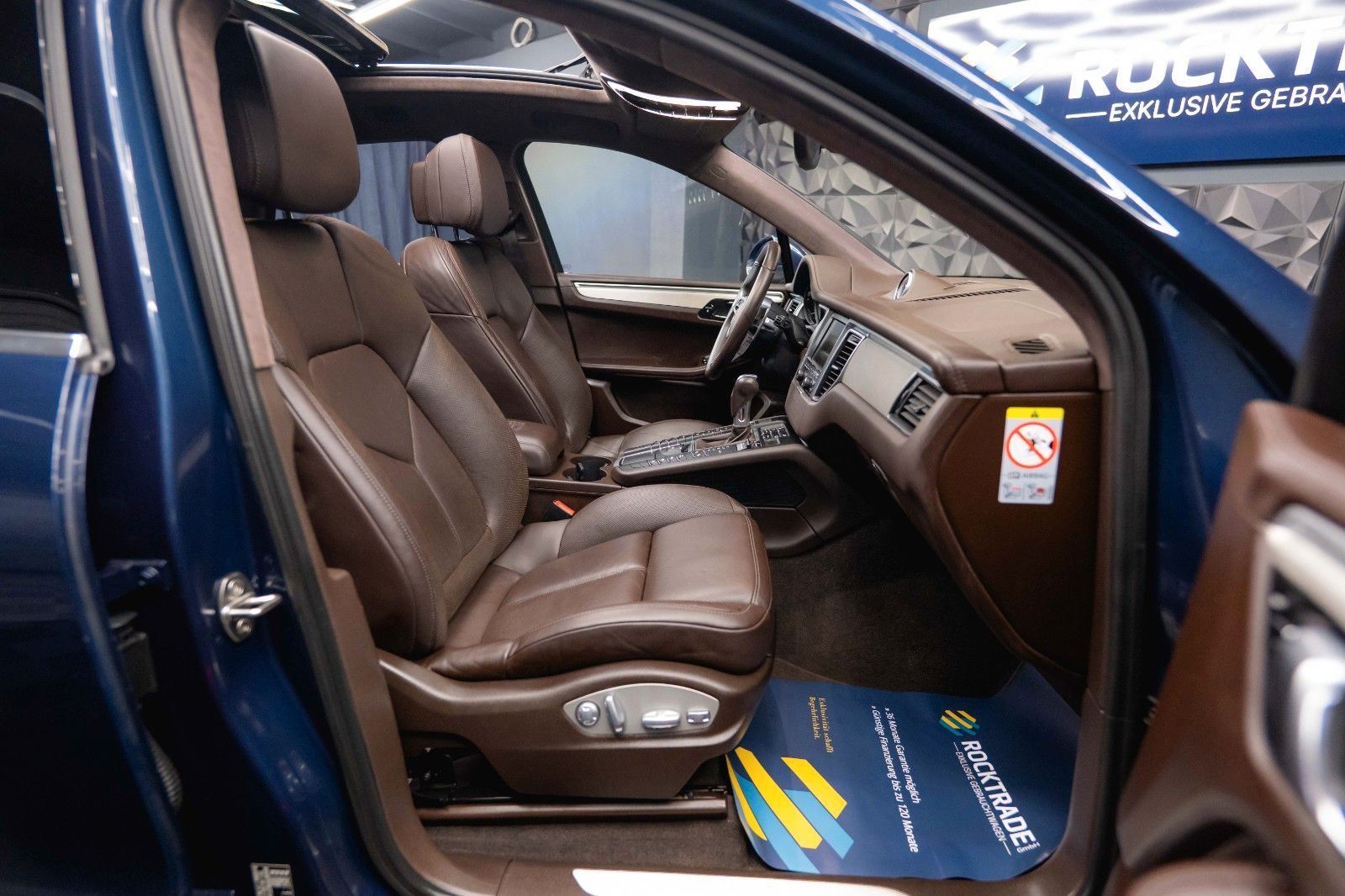 Fahrzeugabbildung Porsche Macan Turbo Sport-Design Chrono+ *Pano*DAB*LED*