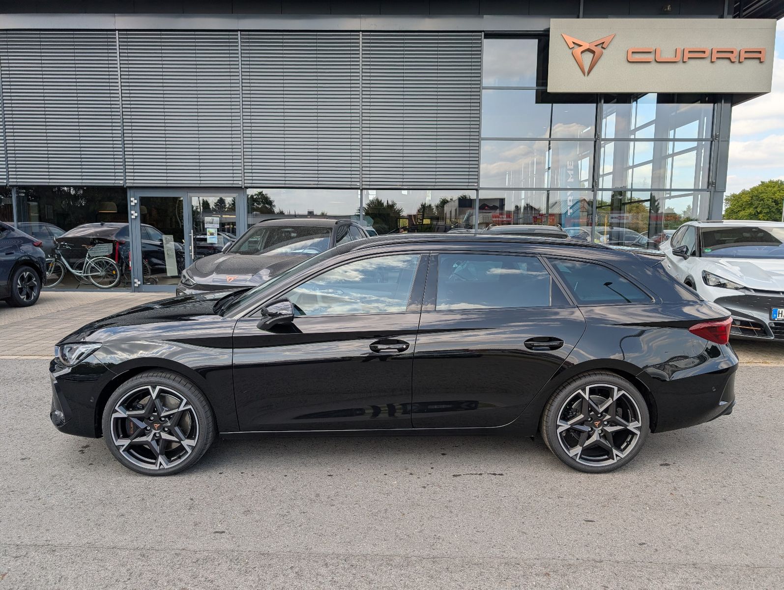 Cupra Leon Sportstourer 2.0 TSI DSG 4Drive VZ*AHK*