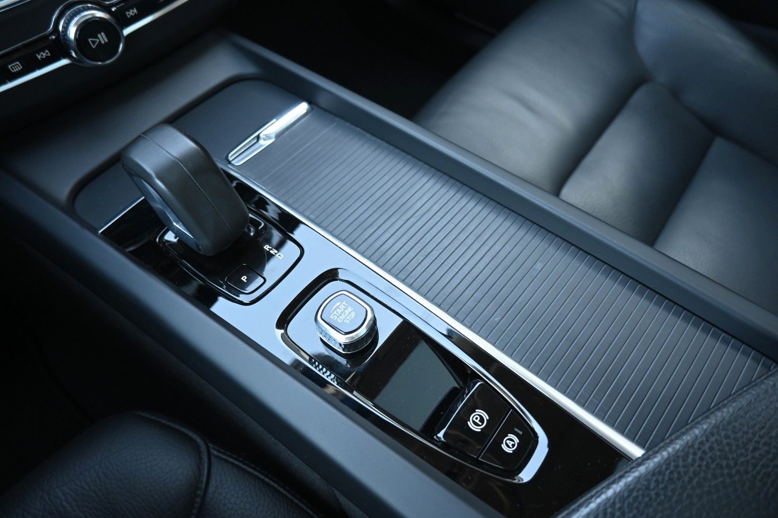 Fahrzeugabbildung Volvo XC60 T6 RC Inscription Expression*FSHZG*RFK*ACC