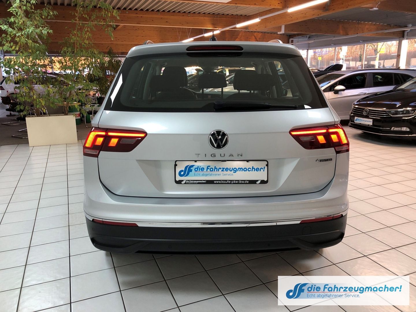 Fahrzeugabbildung Volkswagen Tiguan Life 4Motion 2.0 TDI BMT Navi LED ACC Car