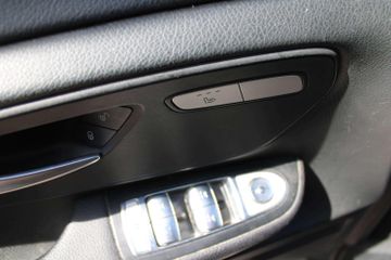 Mercedes V 220 - 9