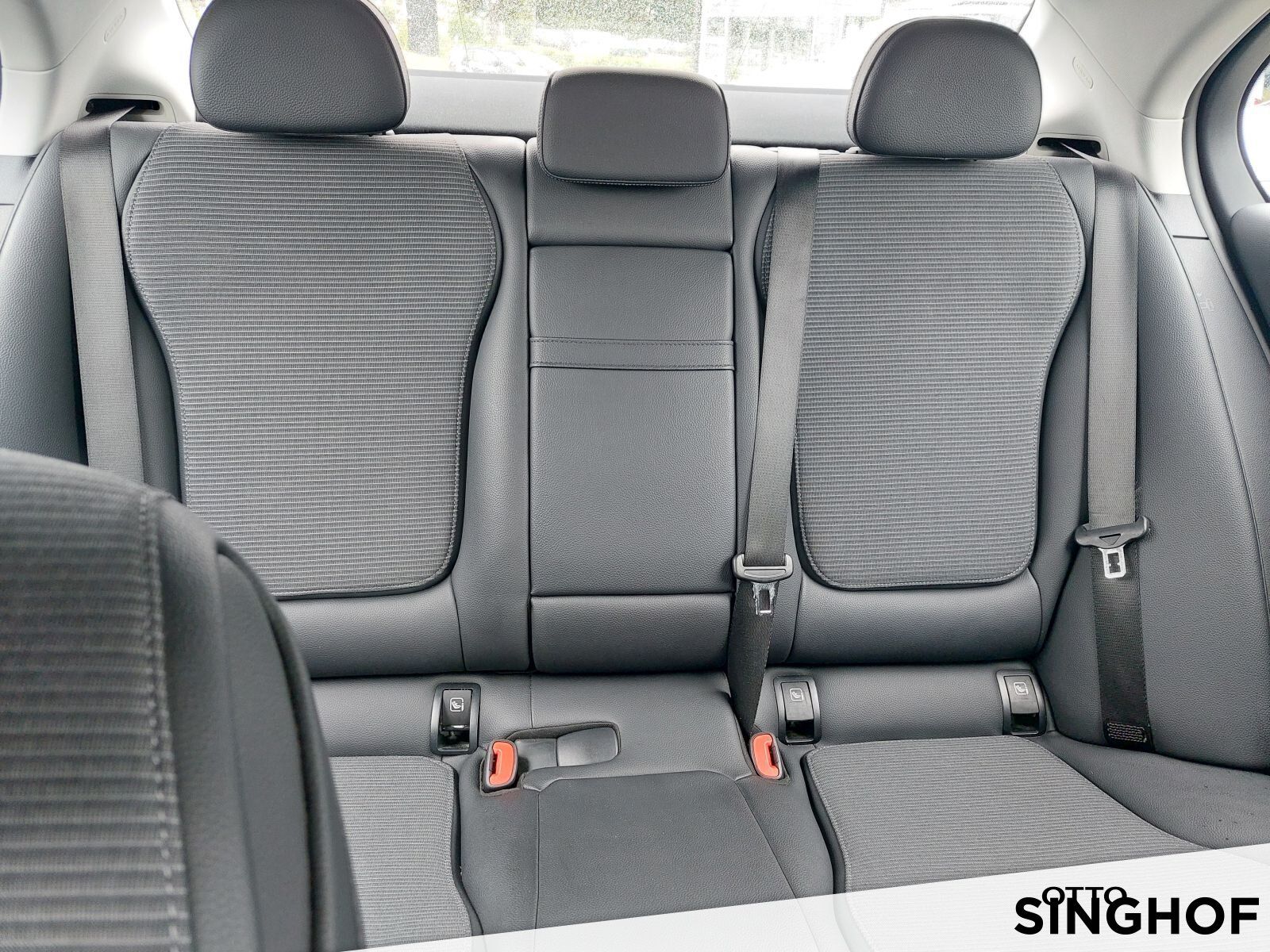 Fahrzeugabbildung Mercedes-Benz C 220 d Avantgarde +AHK+LED+Rü Kam+TOTW+Ambiente