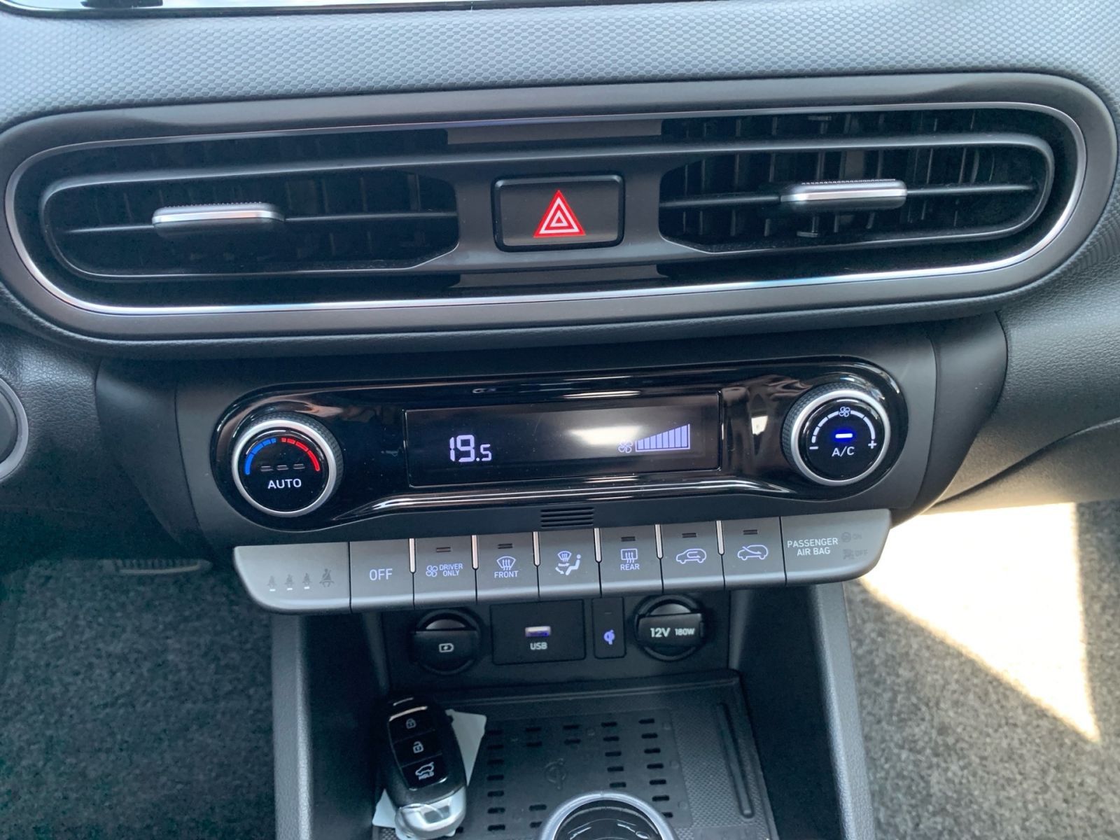 Fahrzeugabbildung Hyundai KONA 1.6 GDI Prime Hybrid Navi LED