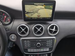 MERCEDES-BENZ A 200 BlueEfficiency~HarmannKardon~PDC V+H~Navi