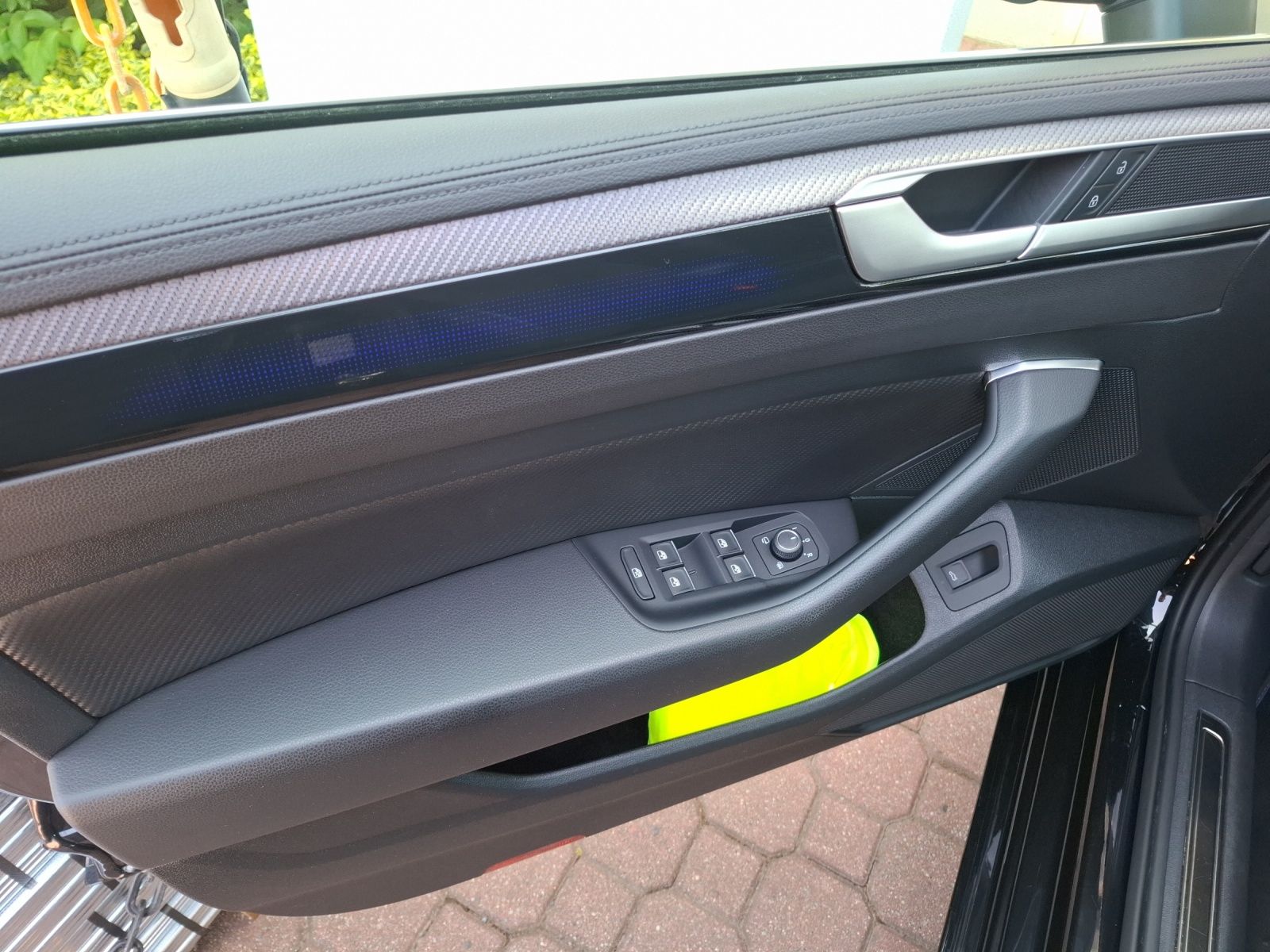 Fahrzeugabbildung Volkswagen Arteon SB R 4M  DSG LED AHK Navi AID ACC RFK 20"
