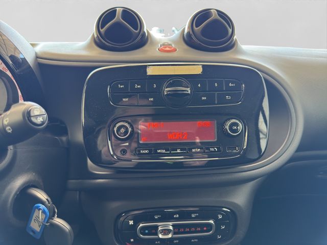 Fahrzeugabbildung Smart fortwo EQ Schnelllade+Sitzh.+DAB+Tempomat