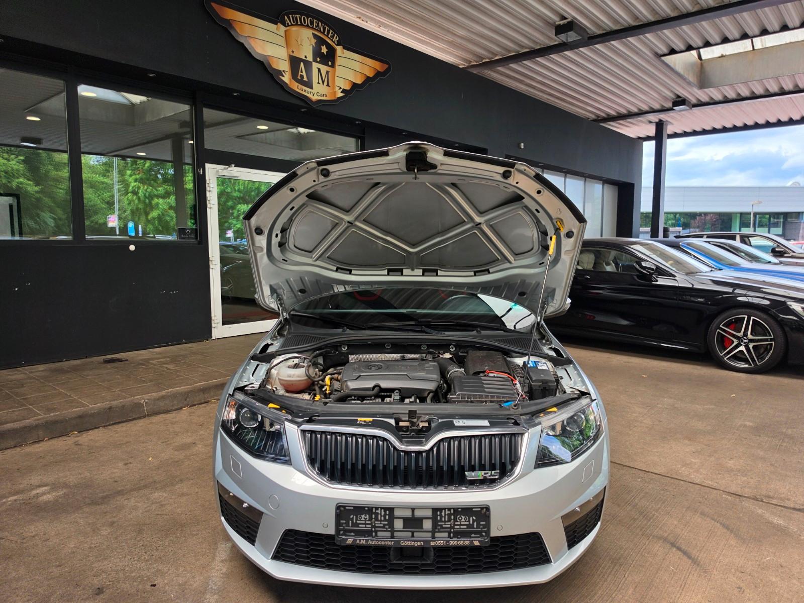 SKODA OCTAVIA COMBI RS DSG  220 ch BVA - GPS - SONORISATION CANTON - SIEGES CHAUFFANTS - CLIMATISATION AUTOMATIQUE - PHARES XENON