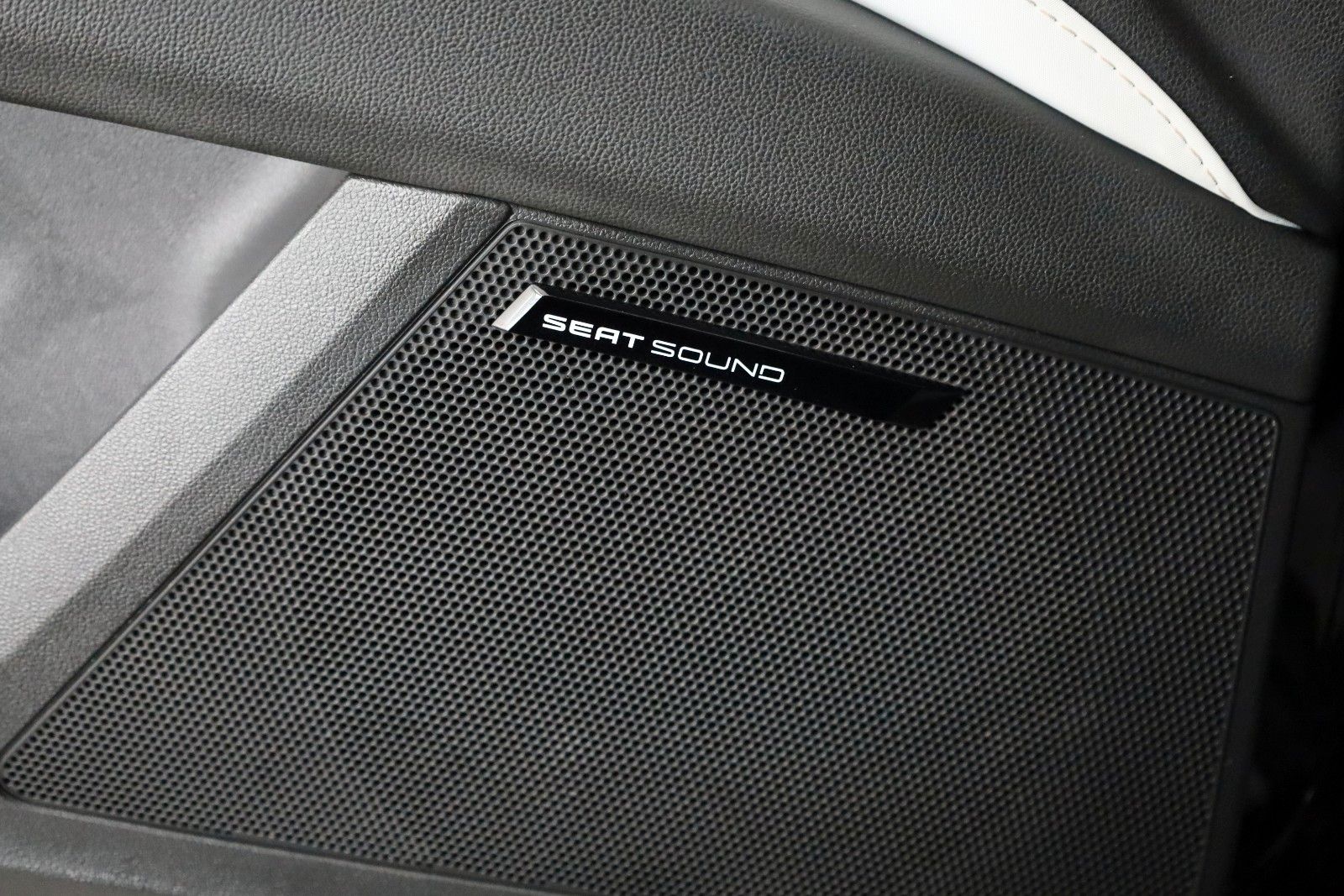 Fahrzeugabbildung SEAT Leon Cupra 265 T.Leder,Navi,LED,Kamera,Apple Car