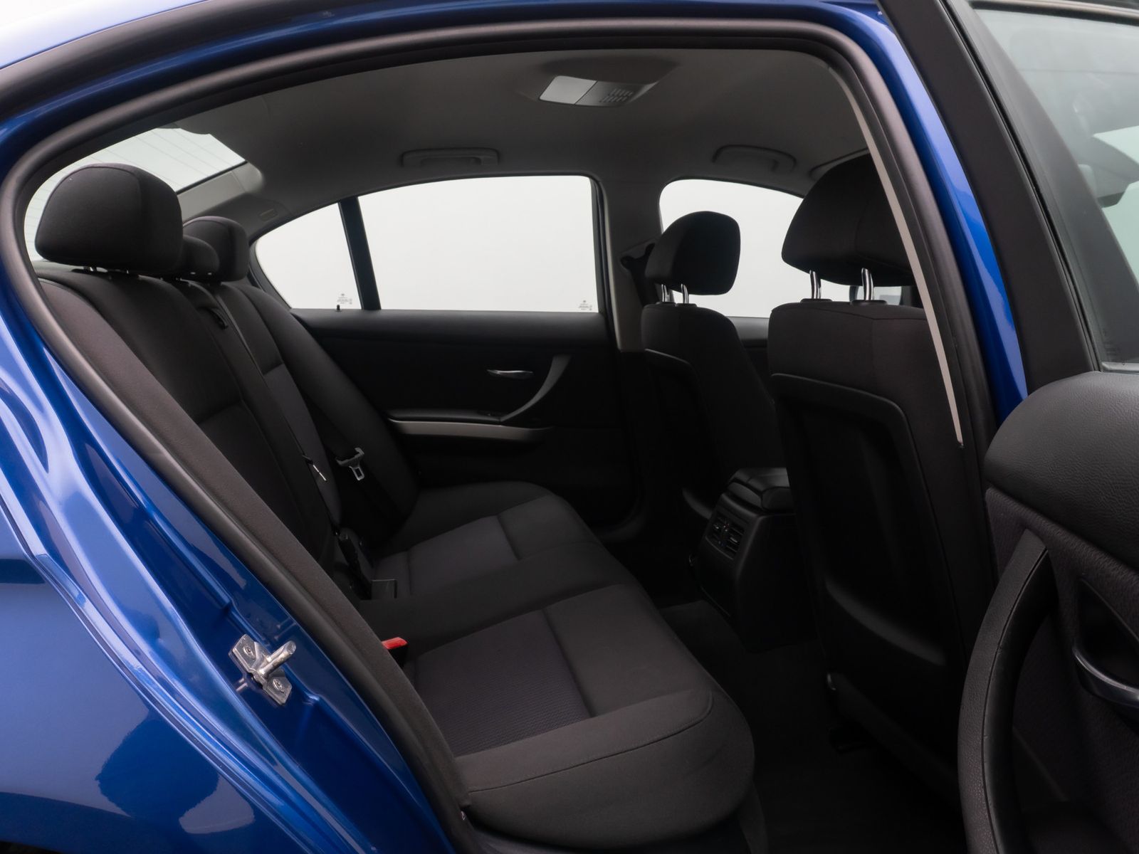 Fahrzeugabbildung BMW 318i Tempomat XenonPDC Komfort Sportsitz 17"WR