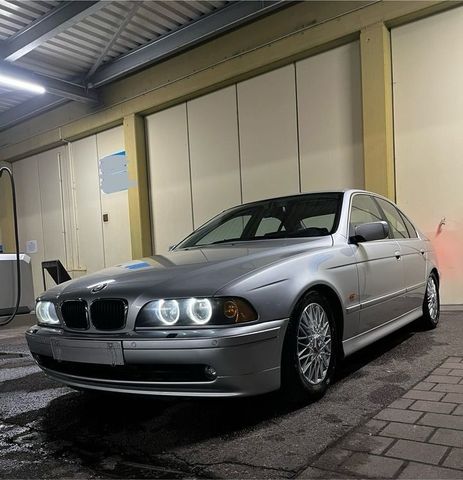 BMW e39 525i