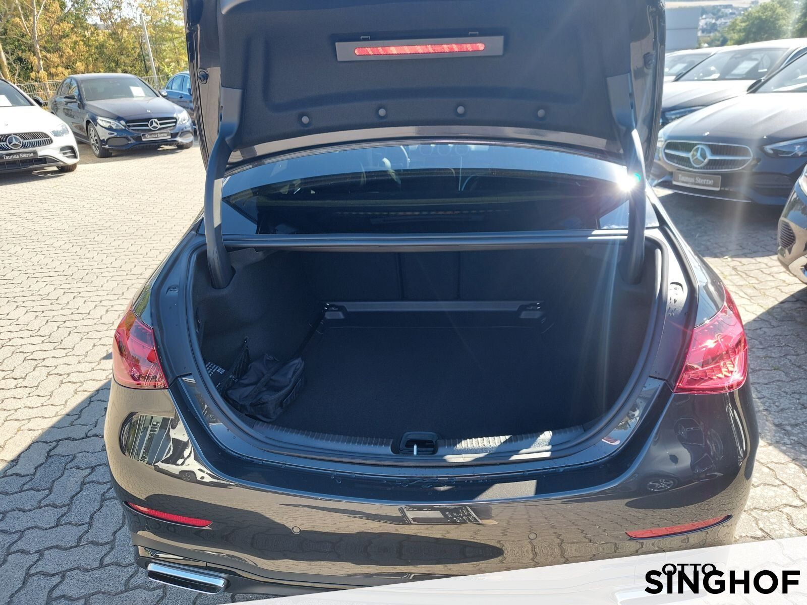 Fahrzeugabbildung Mercedes-Benz C 220 d AMG Pano+AHK+Night+Digital+360°+Distron+
