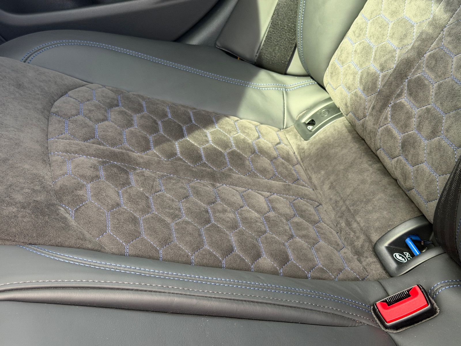 Fahrzeugabbildung Audi RS 6 Avant 4.0 TFSI/ performance/NOGARO- 1-150