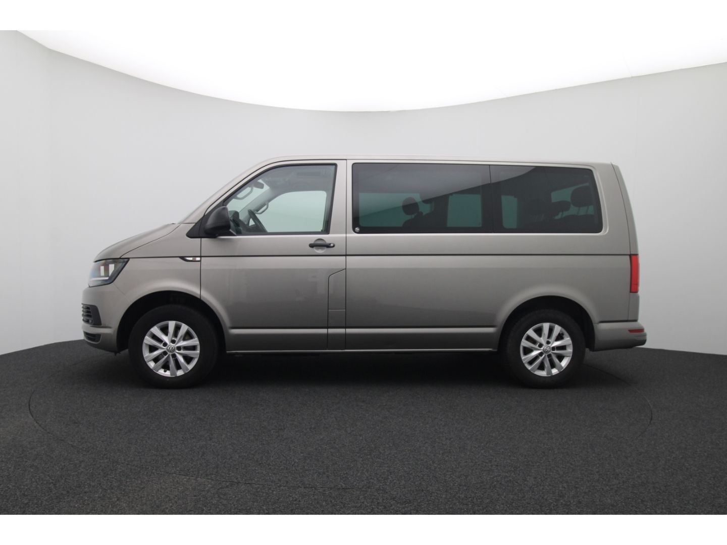 Fahrzeugabbildung Volkswagen T6.1 Multivan Trendline Pano Elektr. Schiebetür