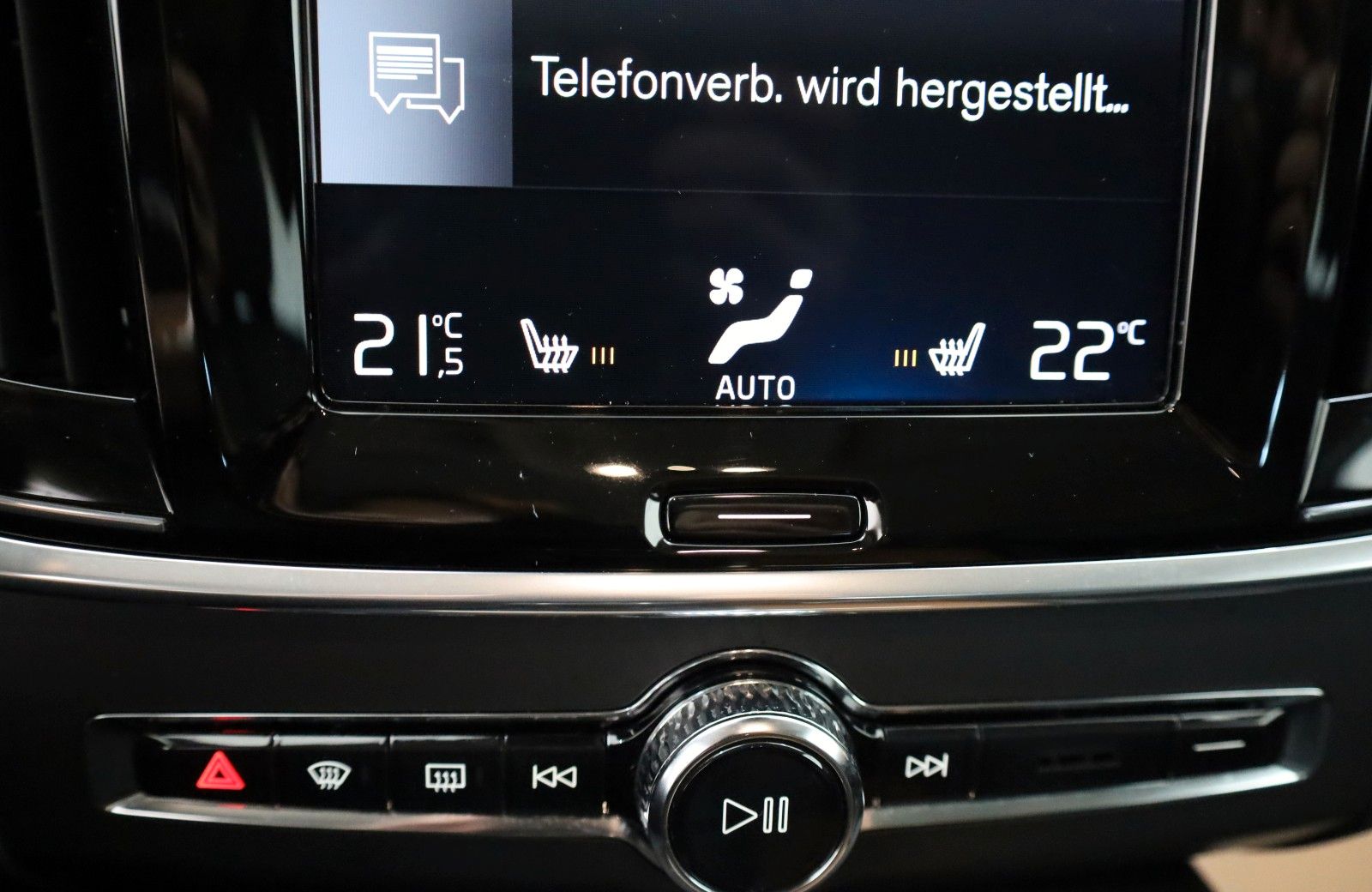 Fahrzeugabbildung Volvo V90 Kombi Inscription AWD Leder,Navi,LED,ACC,AHK