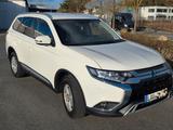 Mitsubishi Outlander 2WD 2.0 Diamant, TÜV und Bremsen neu - weiße Mitsubishi Outlander