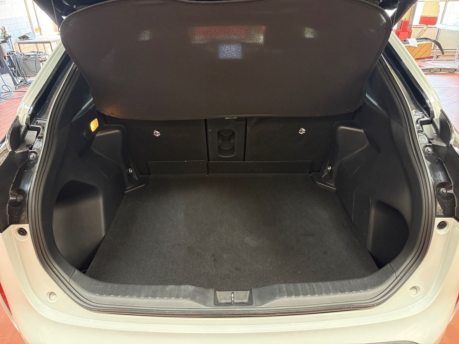 Fahrzeugabbildung Toyota Yaris Cross 1.5 GR Sport HUD,KlimaA,LED,LM 18
