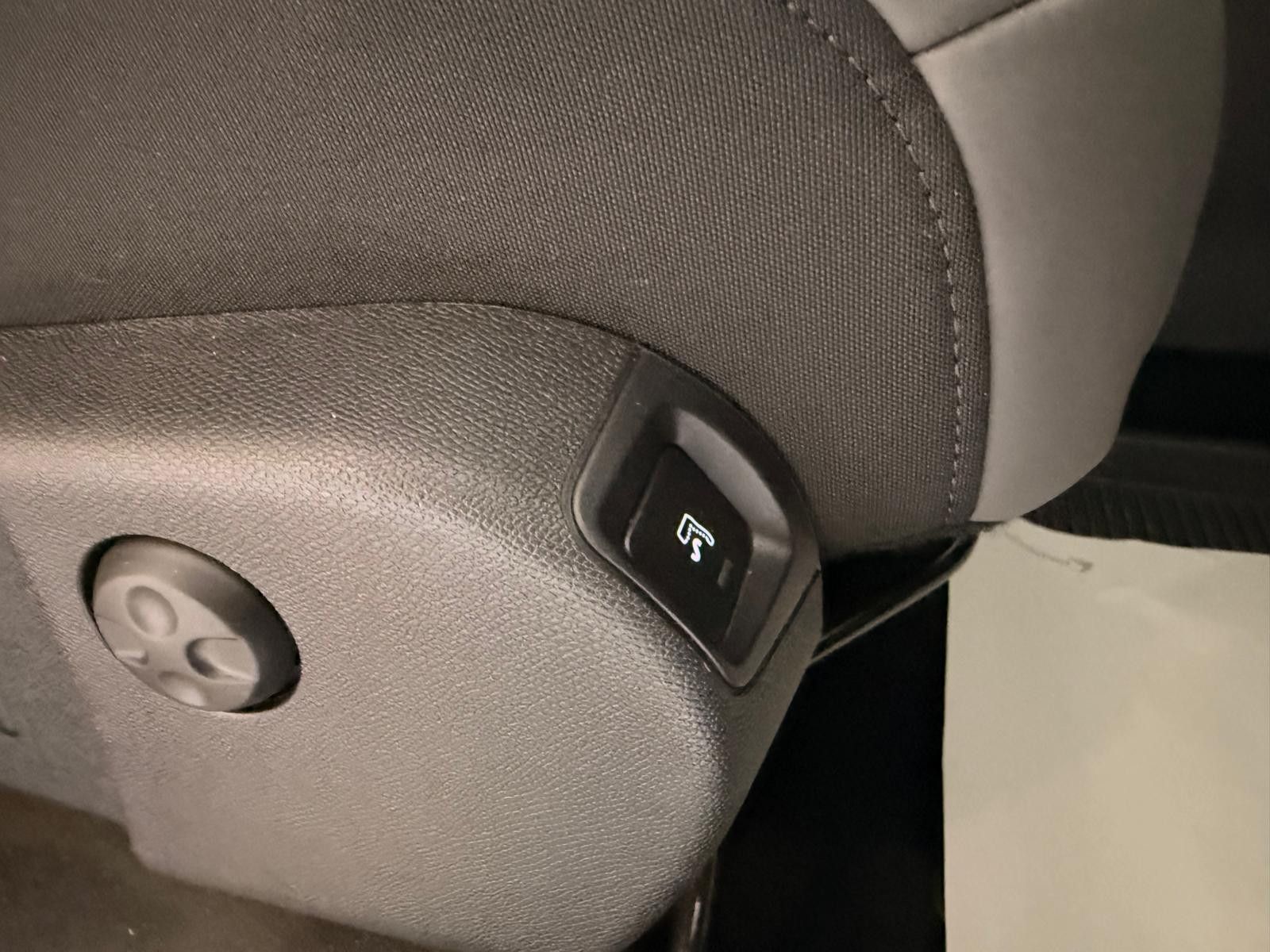 Fahrzeugabbildung Citroën C5 Aircross Hybrid/PANORAMA/LEDER/NAVI/KAMERA