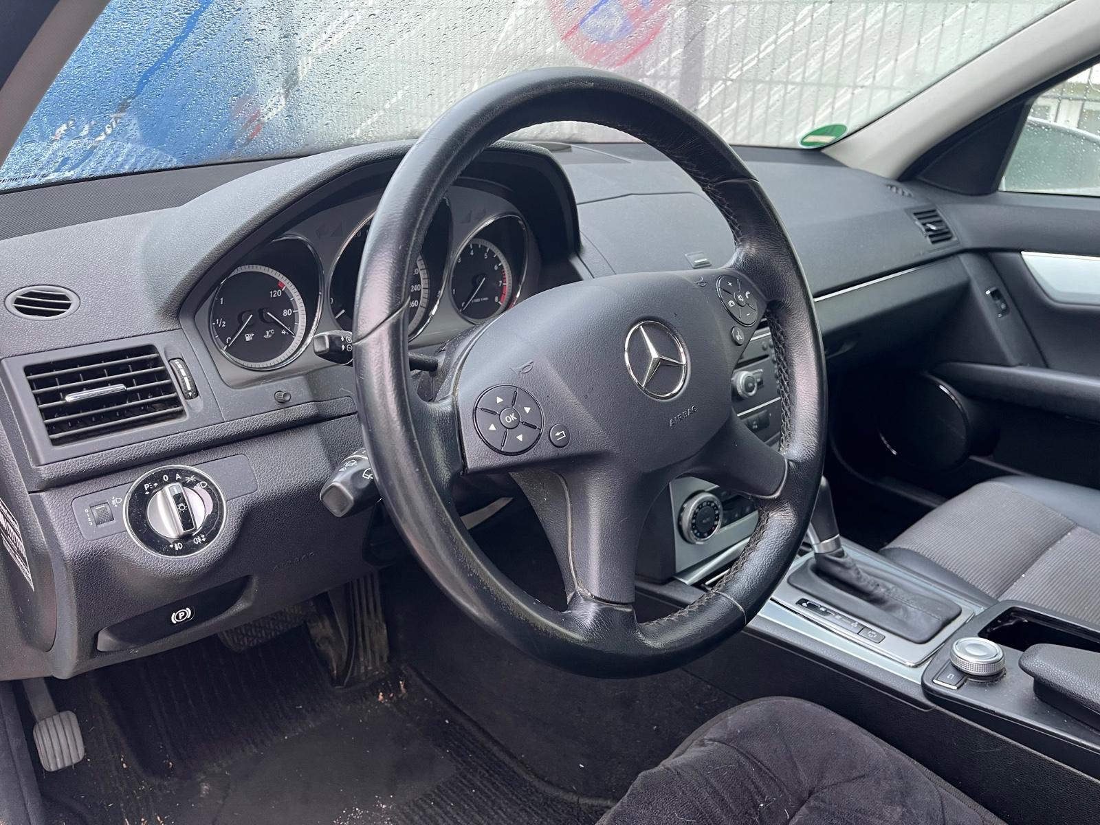 Mercedes-Benz C180 2009 — photo 10
