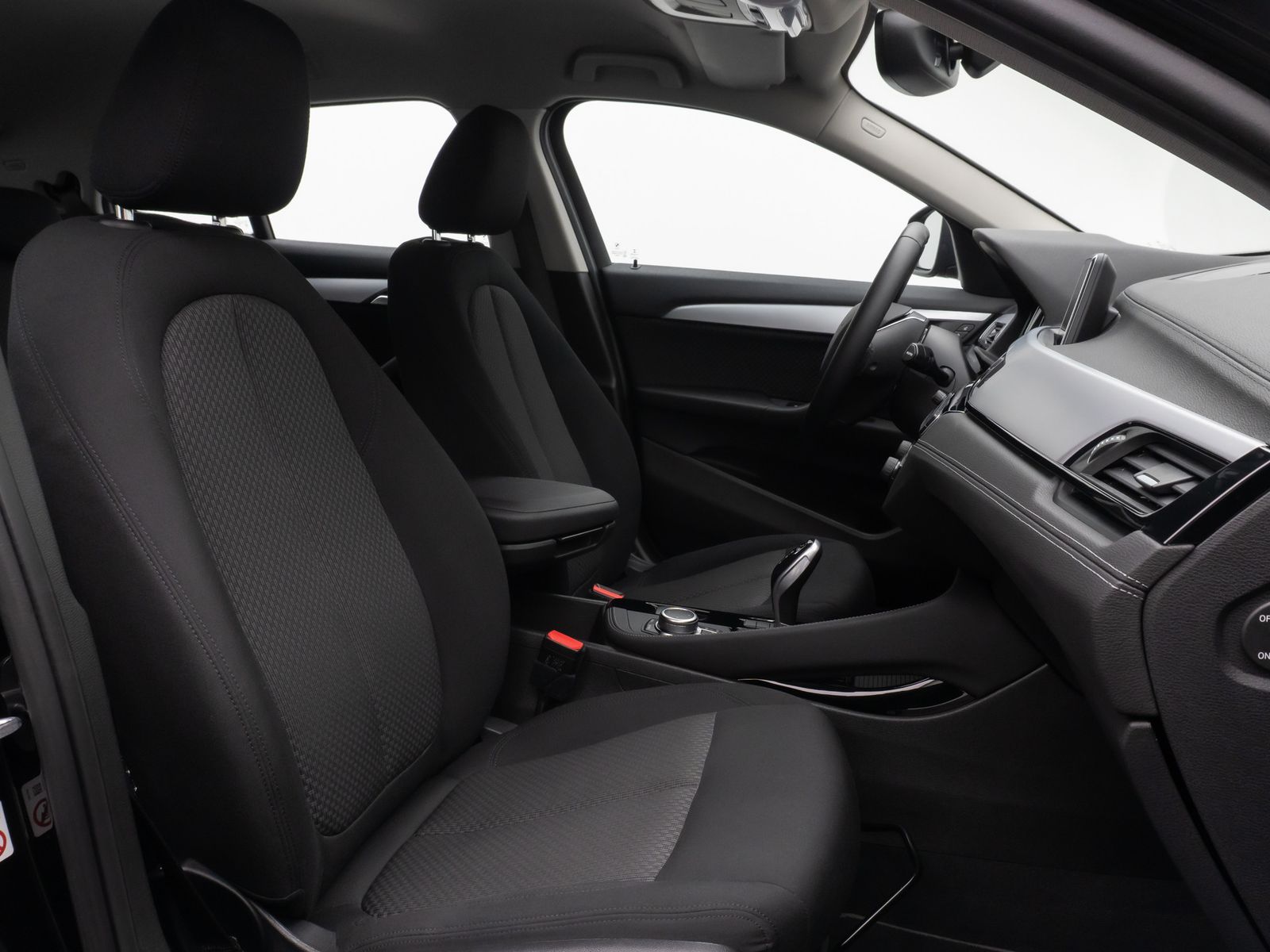 Fahrzeugabbildung BMW X2 sD18i Parkassistent DAB Navigation Lordos LED