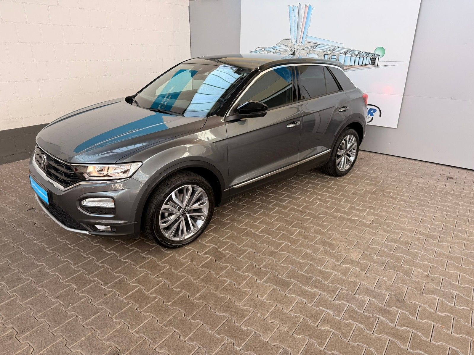 Fahrzeugabbildung Volkswagen T-Roc 1.5 TSI Sport DSG +AHK+Navi+ACC+Light-Ass.