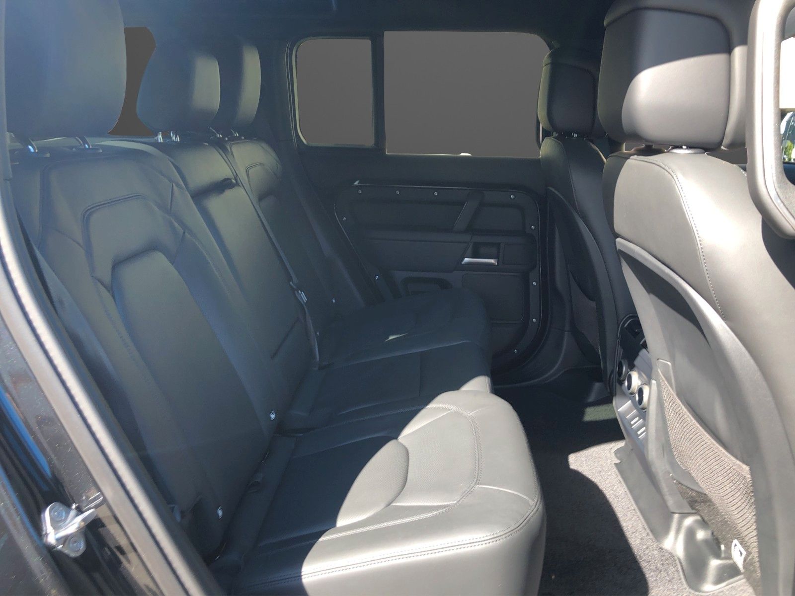 Fahrzeugabbildung Land Rover Defender 110 D350 X-Dynamic HSE MY2026
