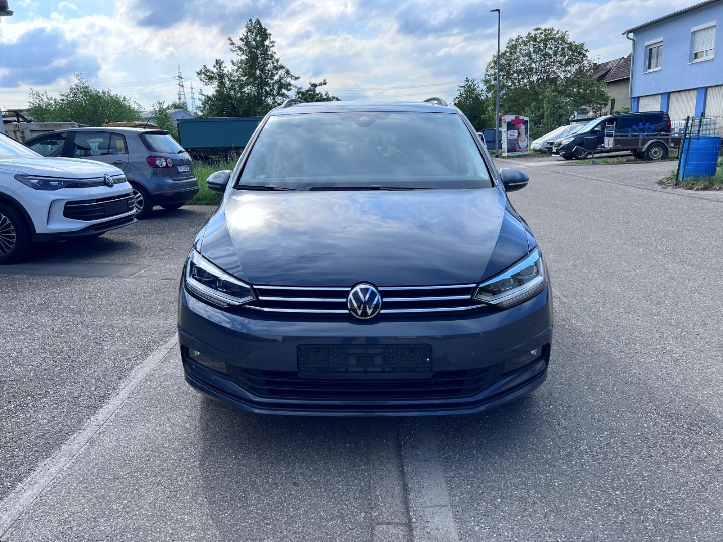 Volkswagen Touran 1.5TSI DSG 7SP AHK PANO STHZ DYN RFK ACC