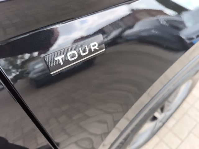 Fahrzeugabbildung SKODA Karoq 1.5 TSI DSG Selection Tour AHK PANO AREA-V