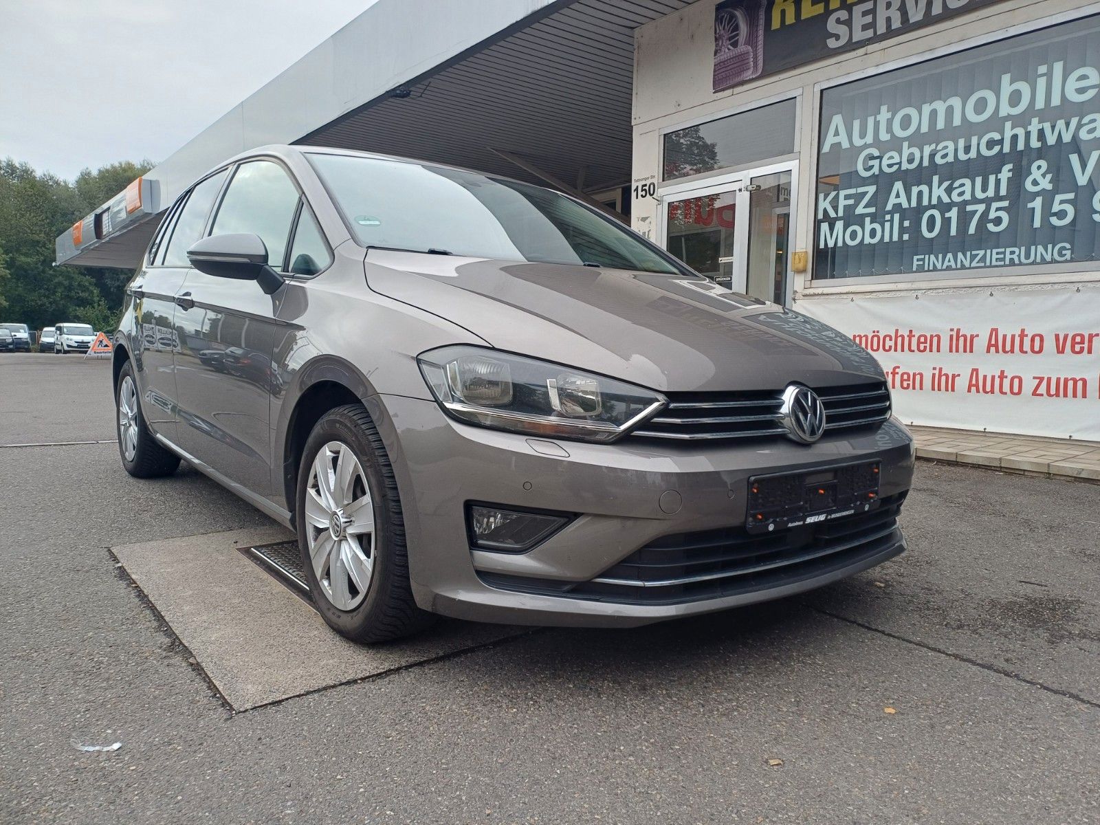 Volkswagen Golf - 1