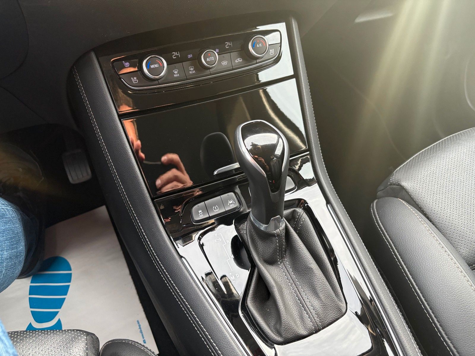 Fahrzeugabbildung Opel Grandland (X) Aut Navi Leder SPORTSITZE LED 1.HD