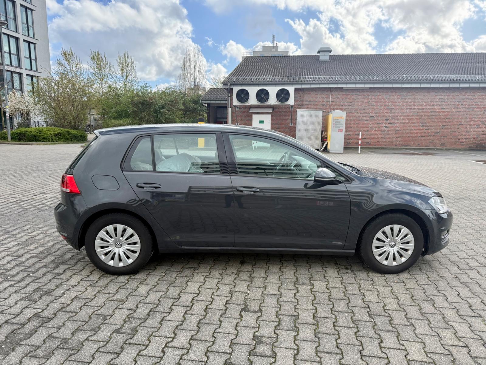 Volkswagen Golf VII Lim. Trendline BMT