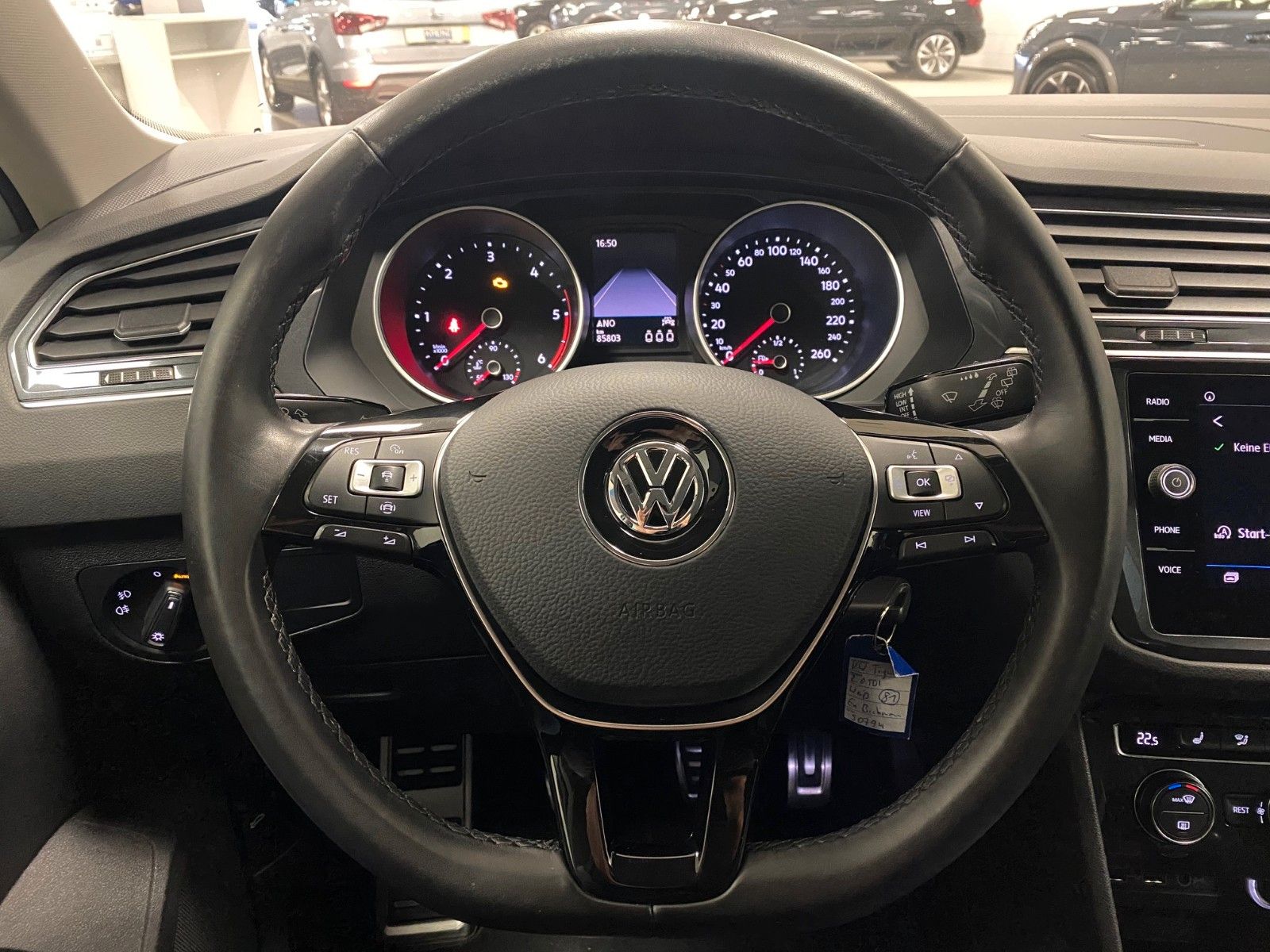 Fahrzeugabbildung Volkswagen Tiguan 2.0 TDI IQ.DRIVE+NAVIGATION+19"ALU++AHK++