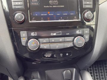 Nissan Qashqai N-Connecta 1,3 Pano*Navi*360*Kamera*LED*