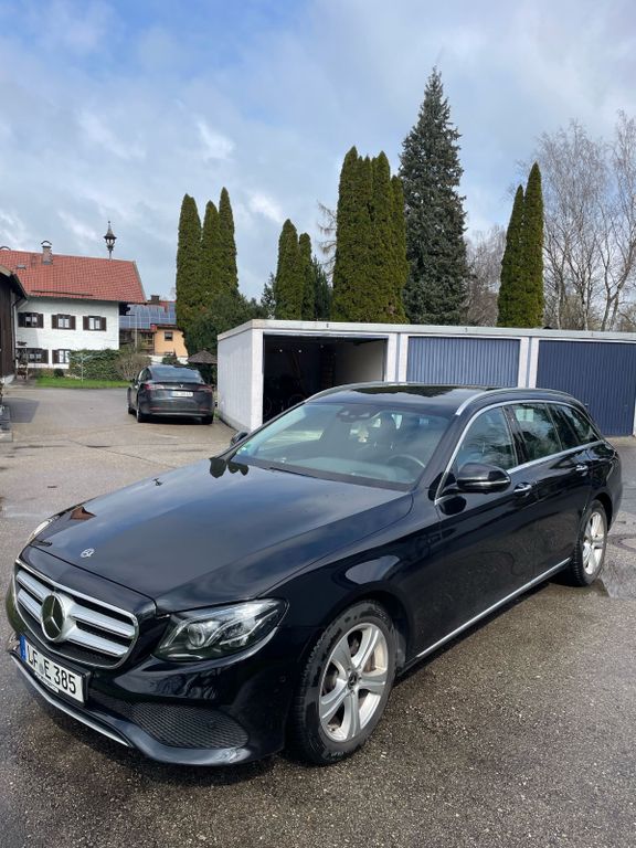 Image of Mercedes-Benz E 220