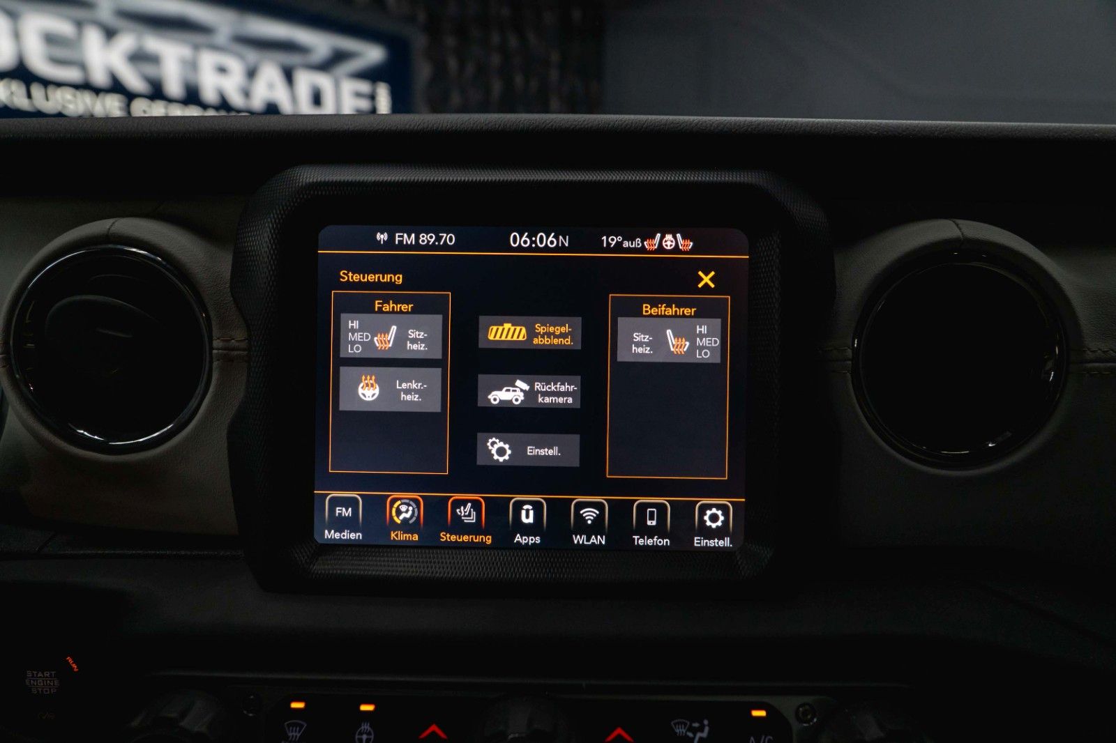 Fahrzeugabbildung Jeep Wrangler 3.0L EcoDiesel Unlimited Sahara 4x4 ACC