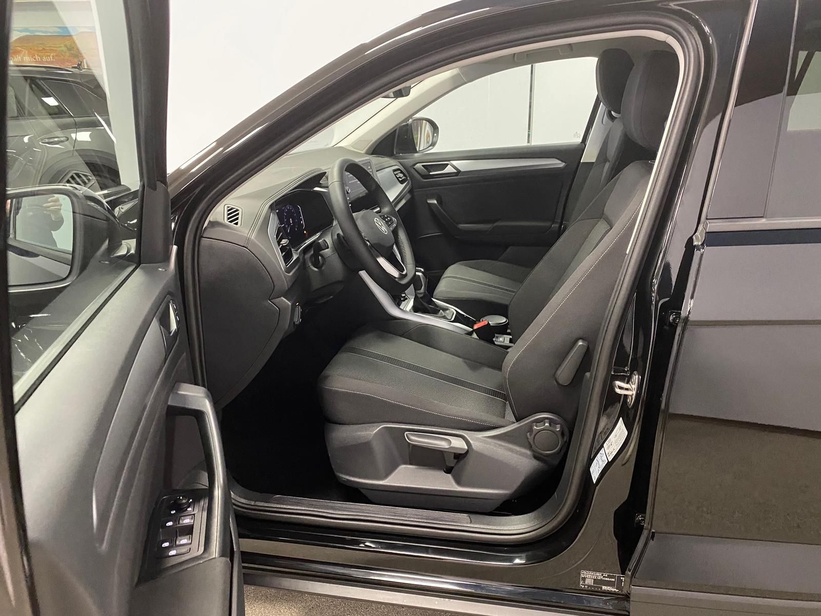 Fahrzeugabbildung Volkswagen T-Roc 1.5 TSI DSG LIFE+ACC+AHK+BHZ Lenkrad+RFK++